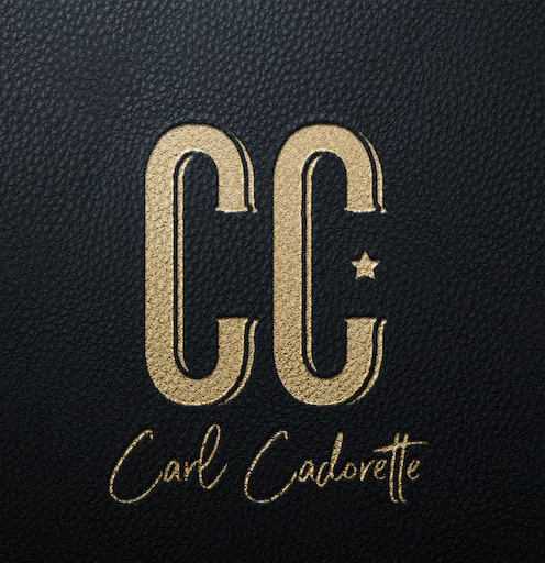 Logo en cuir Carl Cadorette